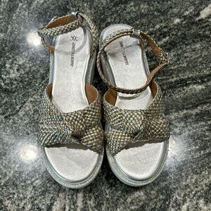 Johnson and Murphy platform leather sandal